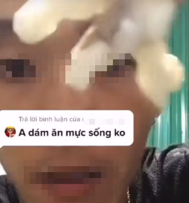 Trong mỗi clip thực hiện, người ăn sẽ luôn nói kèm câu "Mình/anh ăn rồi các bạn nhớ bấm like, follow ủng hộ mình/anh cho lên XX.k lượt tim, like nhé!".