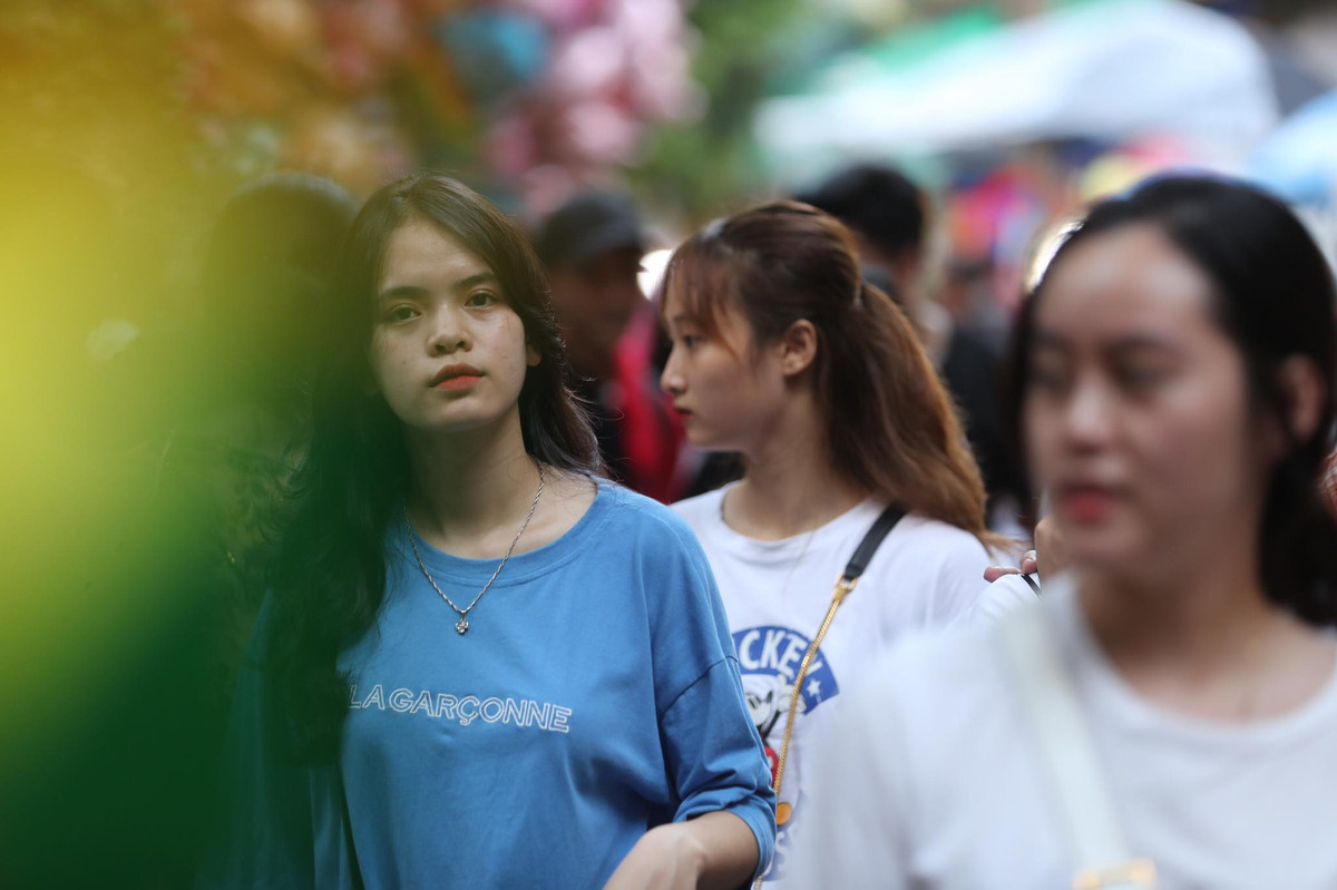 Những màu sắc và sự lấp lánh từ những món đồ chơi này đã thu hút rất nhiều các bạn trẻ tới đến “check in”, mua sắm hoặc chỉ đơn giản là ghi lại những tấm hình đẹp làm kỷ niệm.