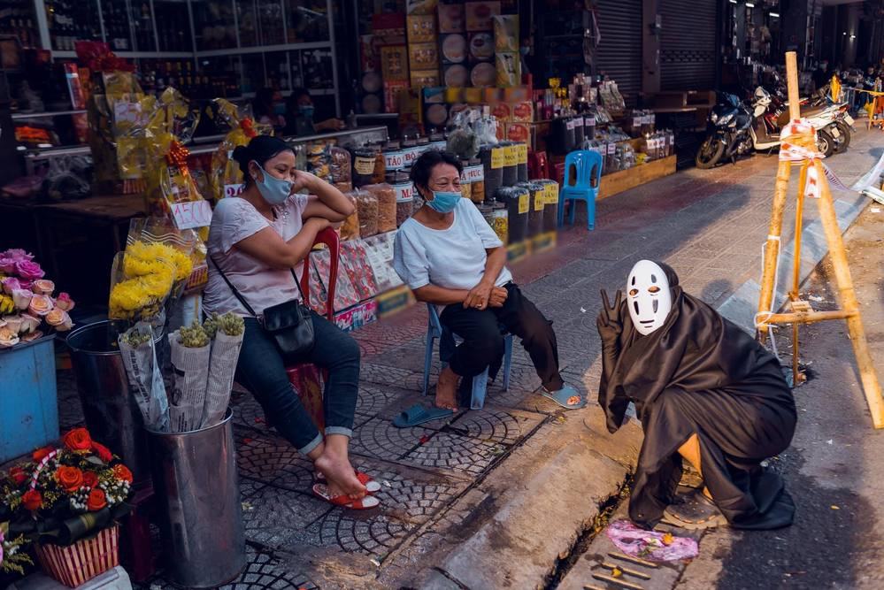 Được biết, bộ ảnh này được thực hiện bởi ba chàng trai trẻ hiện đều đang sinh sống và làm việc ở Đà Nẵng.