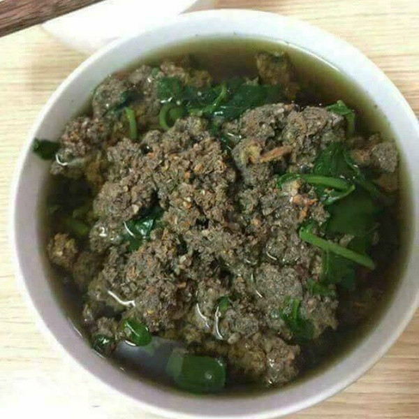 Món canh cua không thèm lọc bã, nàng dâu khiến nhà chồng được một phen khiếp vía.