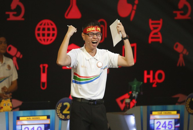 Có bố luôn đồng hành với đam mê môn lịch sử, từ khi bé Thế Trung đã được bố mua sách lịch sử bằng tranh để đọc. Chính nhờ những nội dung trong những cuốn sách này mà cậu bạn đã xuất sắc giành được điểm tuyệt đối của câu hỏi 30 điểm.