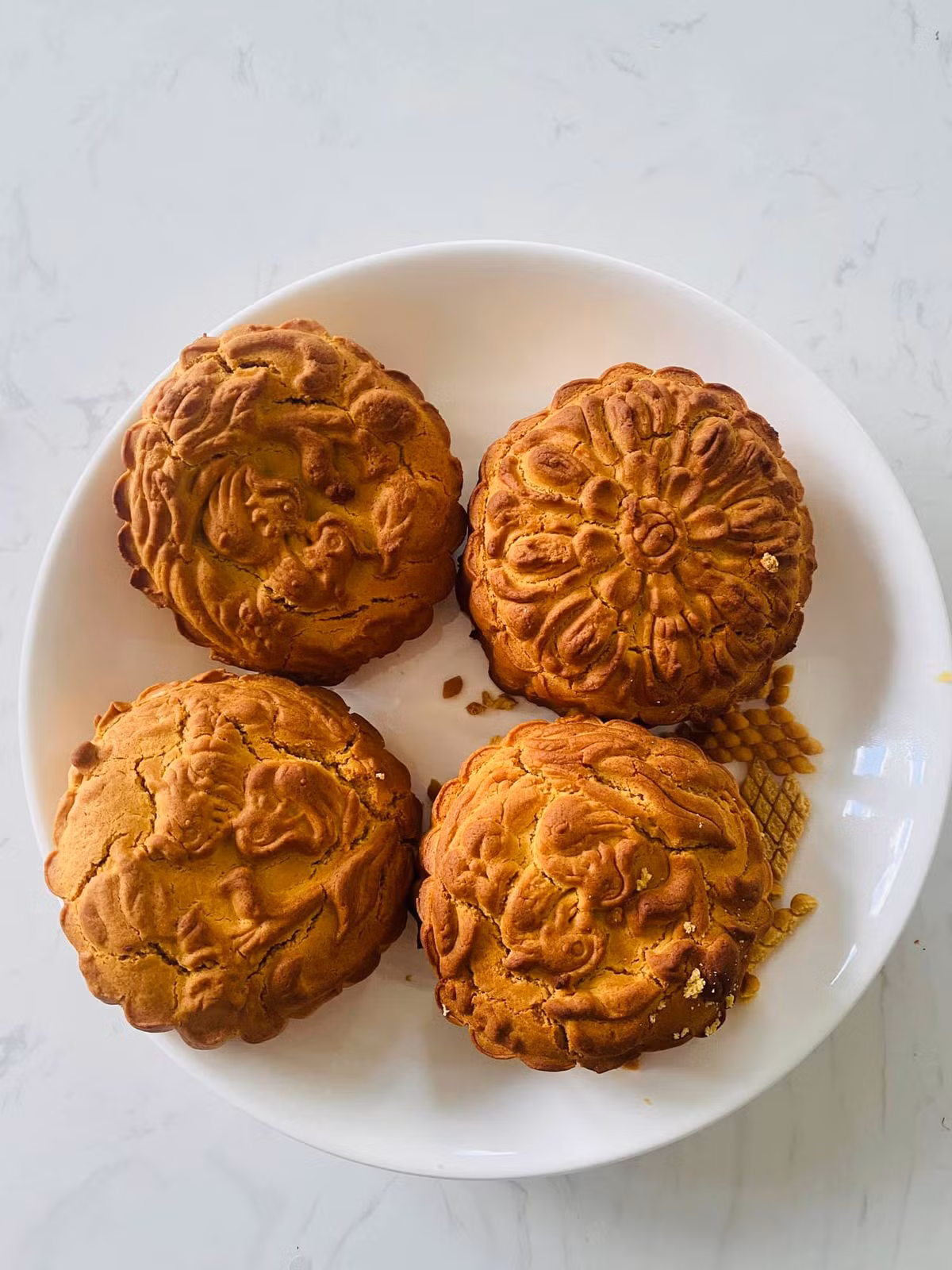 Gần đến Trung thu, những chiếc bánh do gái đoảng làm đã khá nhiều, từ cháy đen thui đến mất hình dáng, hoặc hình dáng kì dị… mà nhìn thành quả xong cộng đồng mạng được phen cười nghiêng ngả.