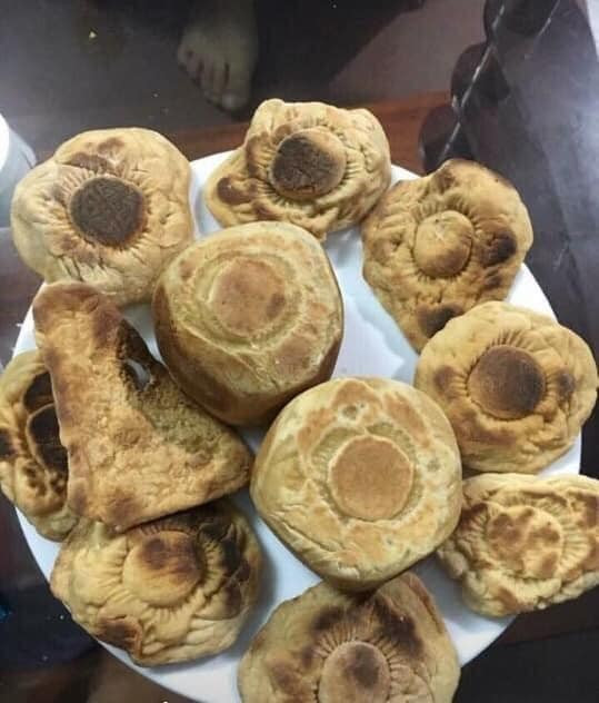 Nhìn hình dáng chiếc bánh không hiểu là bánh Trung thu hay bánh gì nữa!