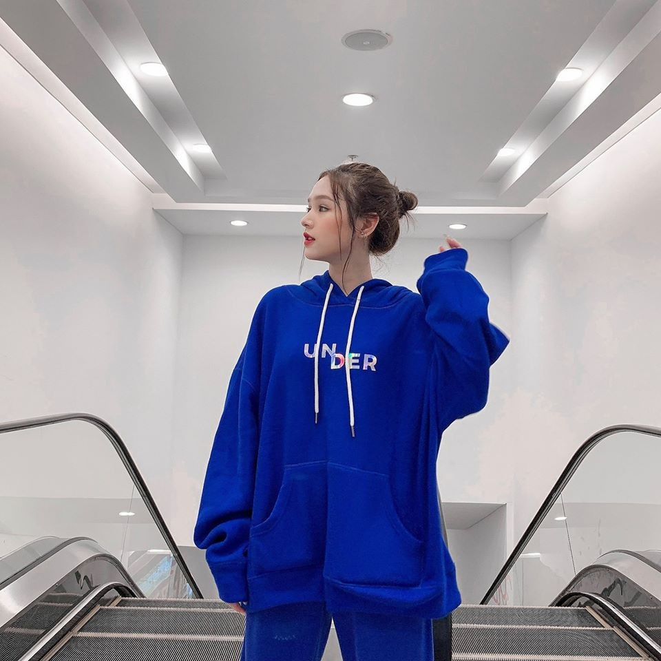 Xoài Non khiến fans mắt tròn, mắt dẹp với những tấm ảnh khoe nhan sắc ngọt ngào cùng thân hình chuẩn như người mẫu.