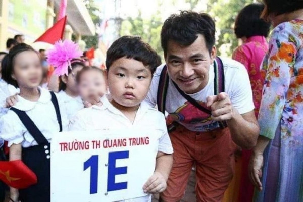 Không còn là cậu nhóc ngây thơ, đáng yêu ngày nào giờ Bi béo đã phổng phao hơn rất nhiều.