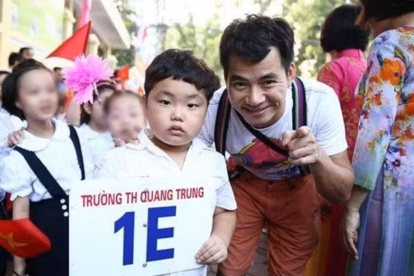 Không còn là cậu nhóc ngây thơ, đáng yêu ngày nào giờ Bi béo đã phổng phao hơn rất nhiều.