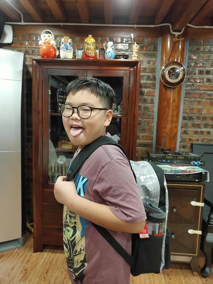 Dù đã lớn hơn xưa, nhưng gương mặt và nét dễ thương thì vẫn còn, hình ảnh của Bi nhận được rất nhiều sự quan tâm từ phía cư dân mạng.