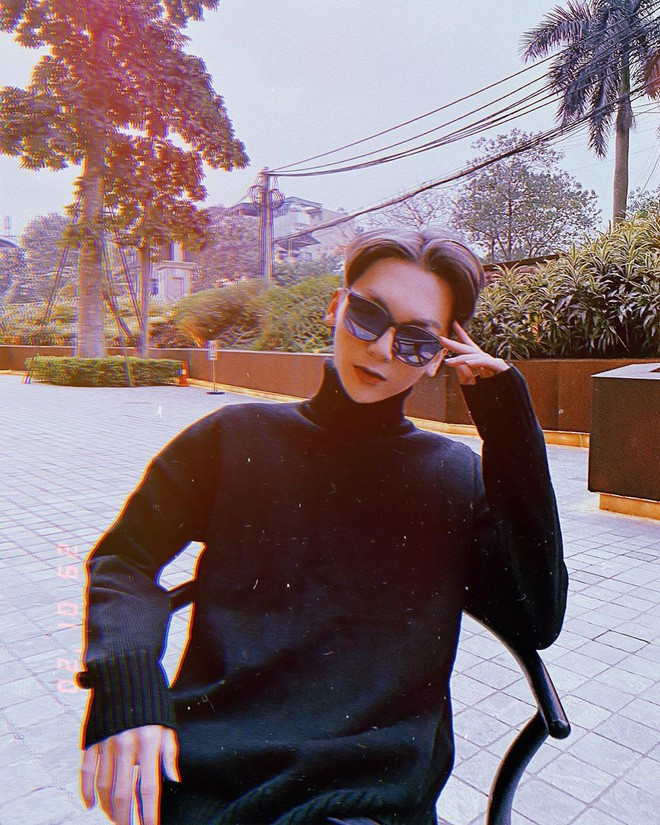 Khác với hình tượng hot teen với những điệu hát nhép dễ thương, đáng yêu thì bây giờ, Long Bi lại trau chuốt bề ngoài giống với một người đàn ông thực thụ, không khác gì soái ca.