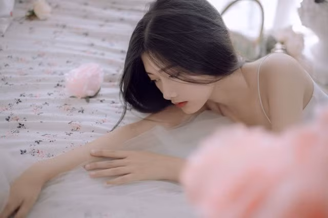 Thùy Trang được mọi người xung quanh yêu quý bởi tính cách hòa đồng, thân thiện.