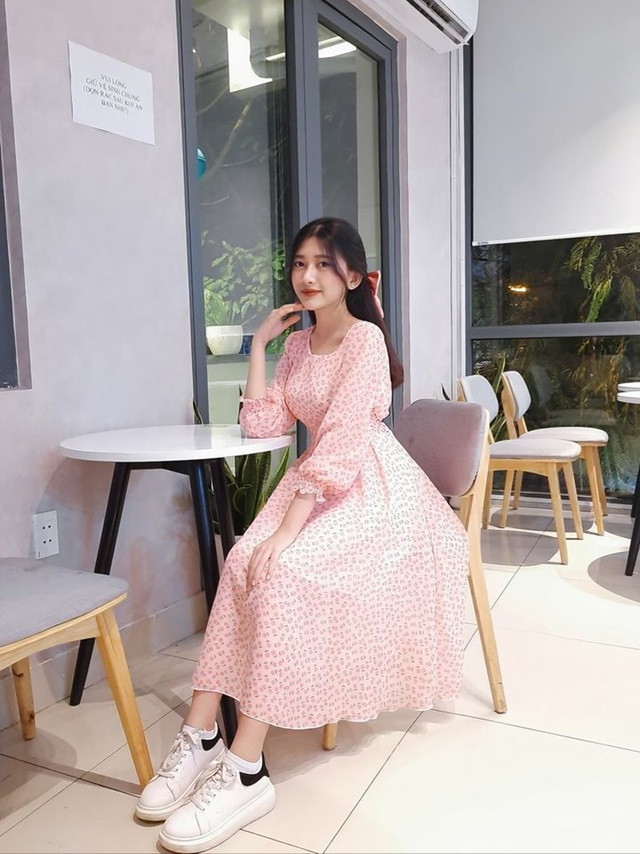 Ngoài việc học, làm mẫu ảnh, Trang cũng thích cùng bạn bè tụ tập, xích khoảng cách lại gần hơn, chia sẻ những câu chuyện vui buồn thường nhật.