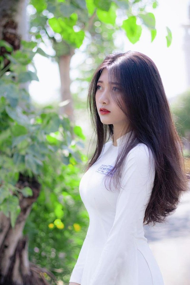 Nét mong manh của Thùy Trang khiến người đối diện chỉ muốn che chở mà thôi.