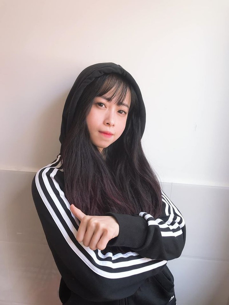 Nếu trên sàn đấu, Tuyết Vân mạnh mẽ bao nhiêu thì đời thường, cô nàng dịu dàng, nữ tính bấy nhiêu.