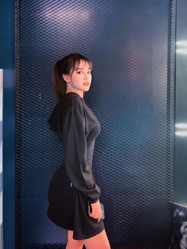 Cô nàng còn có khả năng ca hát, diễn xuất và luôn muốn được thử sức mình ở những cuộc thi khác nhau.