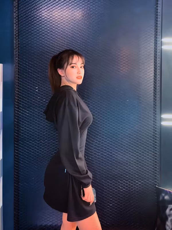 Cô nàng còn có khả năng ca hát, diễn xuất và luôn muốn được thử sức mình ở những cuộc thi khác nhau.