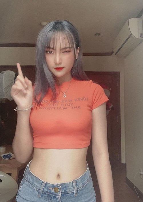 Ngọc Tuyền nhận được nhiều lời khen ngợi bởi gương mặt đẹp như búp bê với những đường nét ấn tượng.