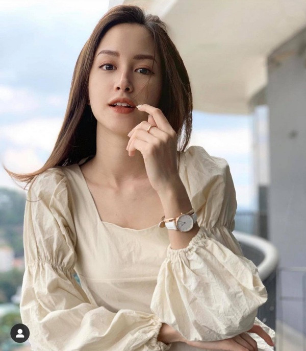 Mặc dù luôn trung thành với phong cách thời trang tối giản với tông trắng, đen và kem sữa nhưng Lê Vi luôn tỏa sáng và sở hữu hình ảnh như một fashionista chuyên nghiệp.