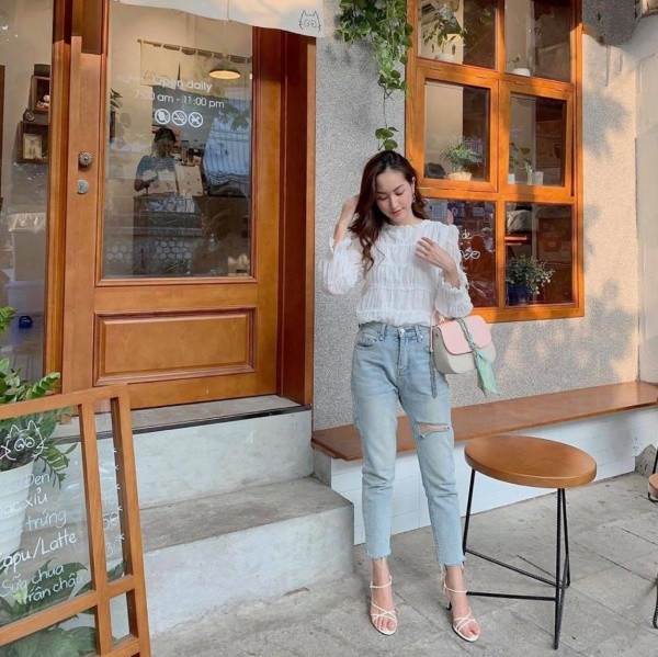 Cô nàng là gương mặt quen thuộc chụp lookbook cho các nhãn hàng thời trang ở Hà Nội.