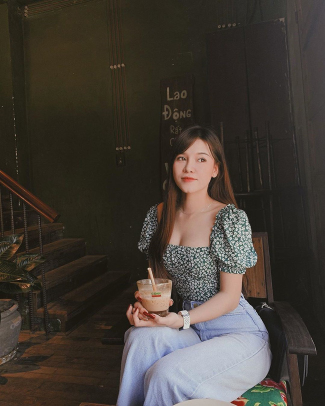 Yến Xuân (sinh năm 1993, sống và làm việc tại TP.HCM) là bạn gái của thủ môn Đặng Văn Lâm.