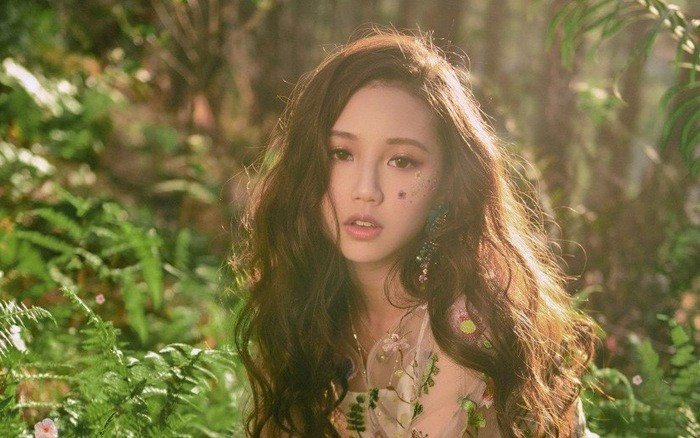 Không như bao bạn trẻ khác phải ”trầy trật” theo đuổi ca hát, con đường của Amee lại khá bằng phẳng khi có sự hỗ trợ hết mình của gia đình, đặc biệt là mẹ