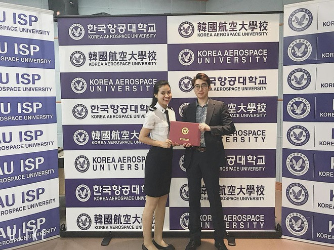 Với Nhi, quãng thời gian du học hè tại Hàn Quốc năm 2018 là kỷ niệm đáng nhớ thời sinh viên. Cô được tiếp xúc và làm việc với các lãnh đạo trong ngành hàng không Hàn Quốc, kết bạn với sinh viên từ nhiều trường đại học trên thế giới. Trở về sau chuyến đi, Nhi có cơ hội làm việc và thực tập tại American Airlines, sân bay Tân Sơn Nhất.