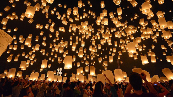 Địa điểm check-in mùa Trung thu tiếp theo là sân vận động Mỹ Đình, vào mỗi dịp Trung thu, nơi này càng trở nên náo nhiệt, sôi động hơn với nhiều hoạt động vui chơi, nổi tiếng nhất đó là hoạt động thả đèn.