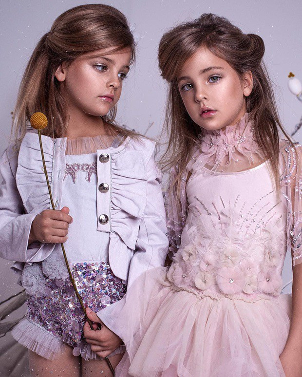 Bẵng đi đã 10 năm trôi qua, hai thiên thần nhỏ đã lớn lên với ngoại hình thay đổi chóng mặt.