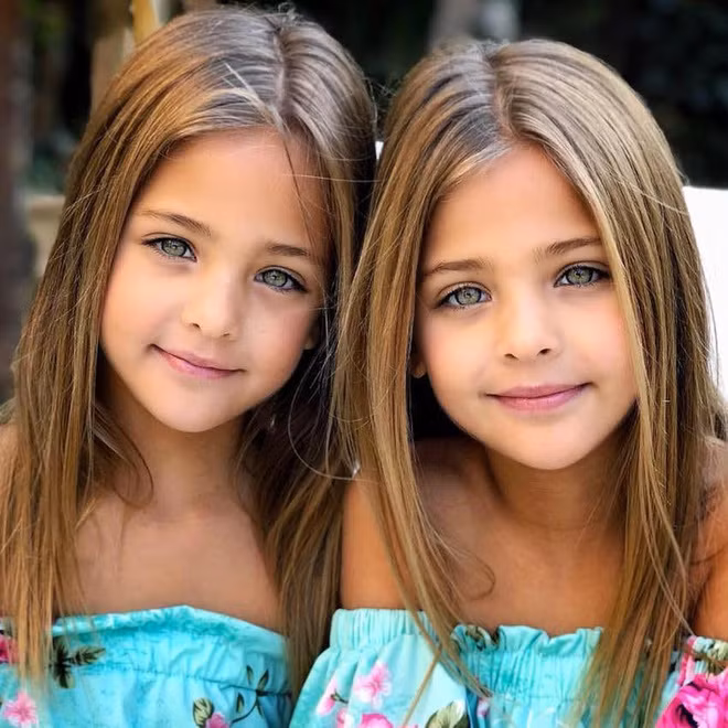 Cặp chị em này là những mẫu nhí quen mặt cho các nhãn hiệu và tạp chí thời trang nổi tiếng và các em rất yêu thích công việc diễn xuất.
