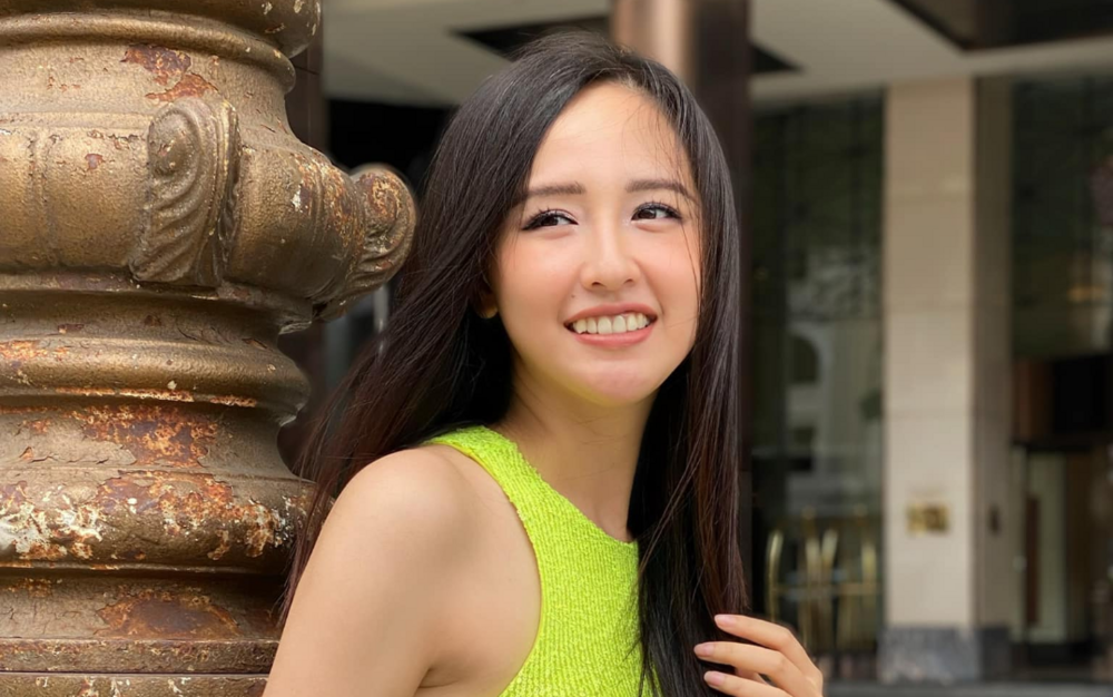 "Tôi mới làm chân mày, không còn là mỹ nhân không lông mày nữa, nên rất tự tin vào mặt mộc của mình", cô bày tỏ.