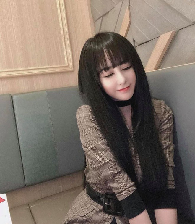 Mặc dù đã phẫu thuật thẩm mỹ khuôn mặt, nhưng không thể phủ nhận rằng nhan sắc của Bella cực xinh đẹp, cuốn hút.