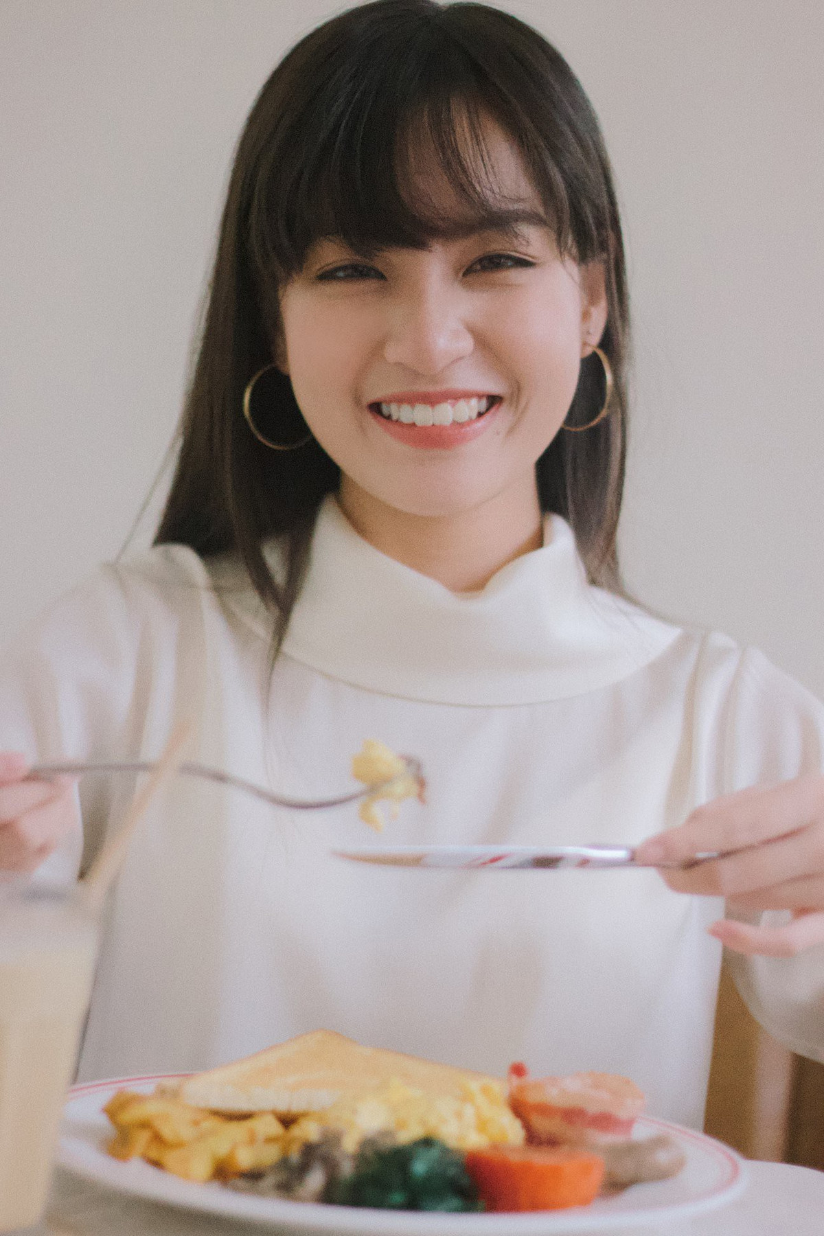 Không chỉ học giỏi, xinh đẹp, hot girl còn có đời tư khá trong sạch, không chạy theo mốt tạo scandal để nổi tiếng.