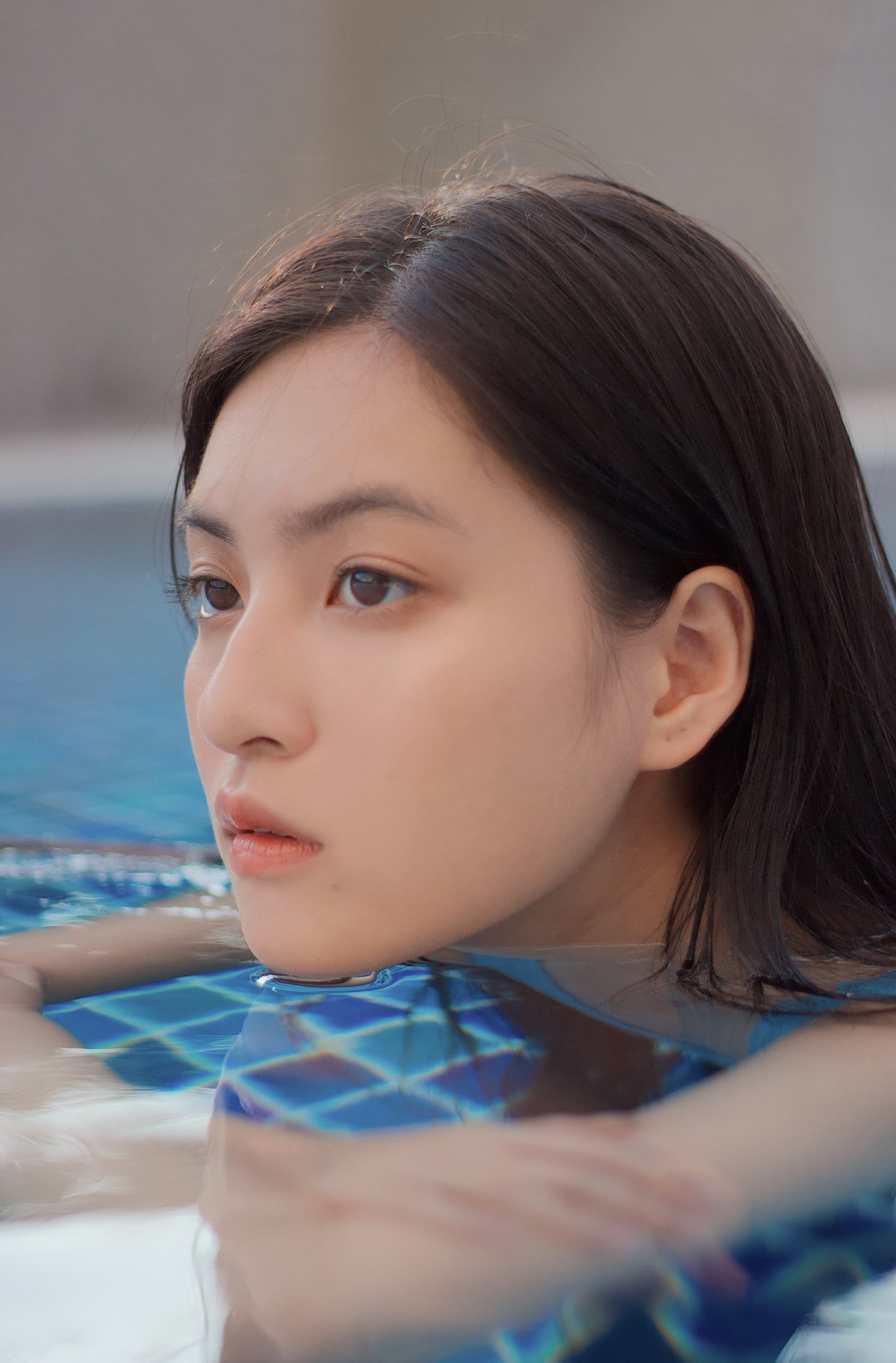 So với hình ảnh ngọt ngào dịu dàng trước đây, cô bạn dần cho thấy sự trưởng thành của cô từ cách makeup, trang phục khoe được nét gợi cảm, hiện đại của riêng mình.