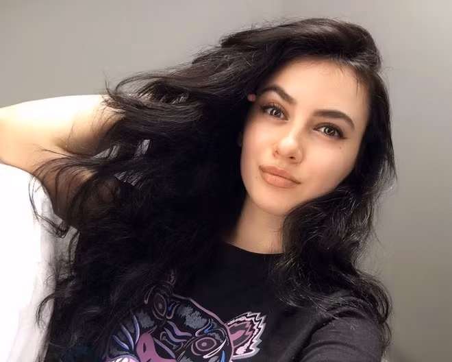 Trên trang cá nhân, Jenny thường chia sẻ nhiều ảnh chụp với thần thái, vẻ ngoài cực phẩm.