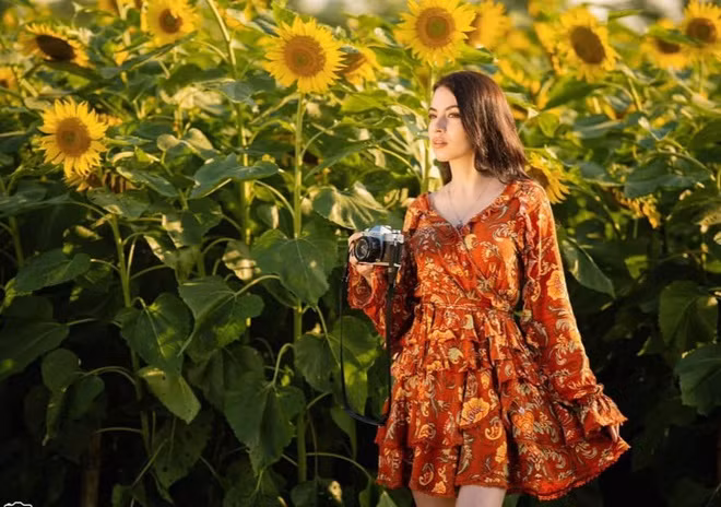 Khi đặt chân đến Việt Nam, Jenny gặp không ít khó khăn bởi việc giảng dạy ở châu Âu và Việt Nam có chút khác biệt. Nhờ sự giúp đỡ của mọi người nên cô nàng dần làm quen được với nhịp sống mới.