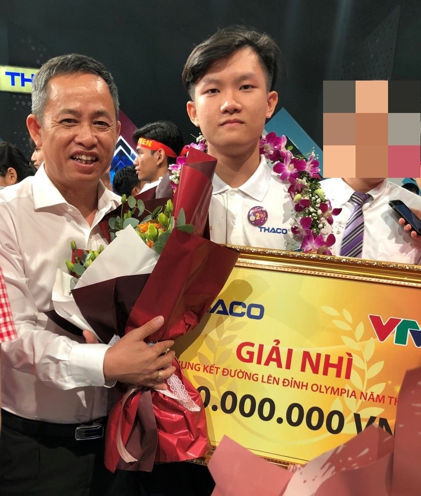 Hành động này của Quốc Anh khiến khán giả trường quay và cộng đồng mạng vô cùng xúc động.