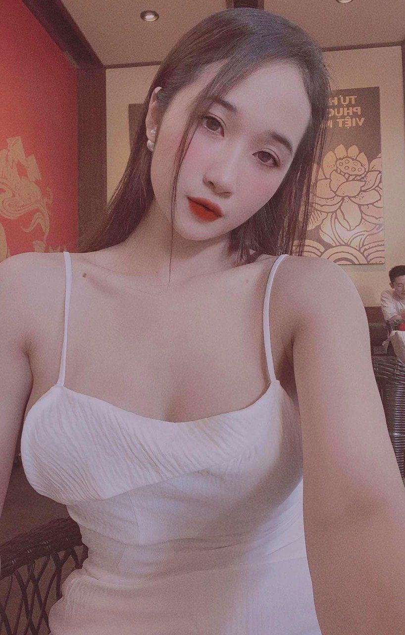 Sở dĩ như vậy là vì Thảo sở hữu cho mình một vóc dáng vạn người mê với 3 vòng hoàn hảo. Cô nàng chia sẻ bản thân rất mê gym và thường dành ra nhiều thời gian để kiên trì tập luyện.