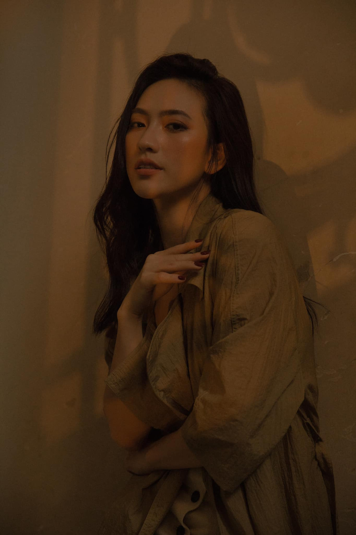 Trước khi nổi tiếng với vai trò diễn viên, cô từng được biết đến như hot girl với ngoại hình nổi bật.