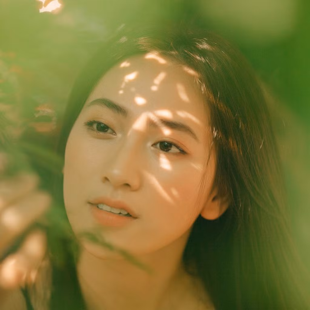 Phương Anh Đào sinh năm 1992 ở Cà Mau. Nhiều người nhầm lẫn rằng cô tên Phương Anh, song, nữ diễn viên tên thật là Đào Phương Anh Đào.