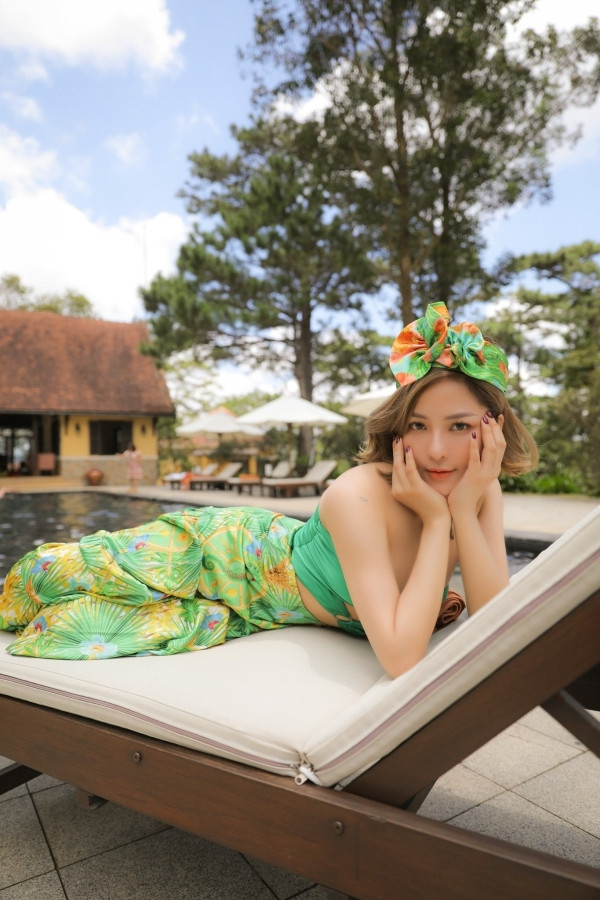 Hot girl xứ Thanh liên tục "thả thính" người hâm mộ không chỉ bởi nhan sắc ngọt ngào mà còn bởi phong cách thời trang ngày càng thăng hạng.