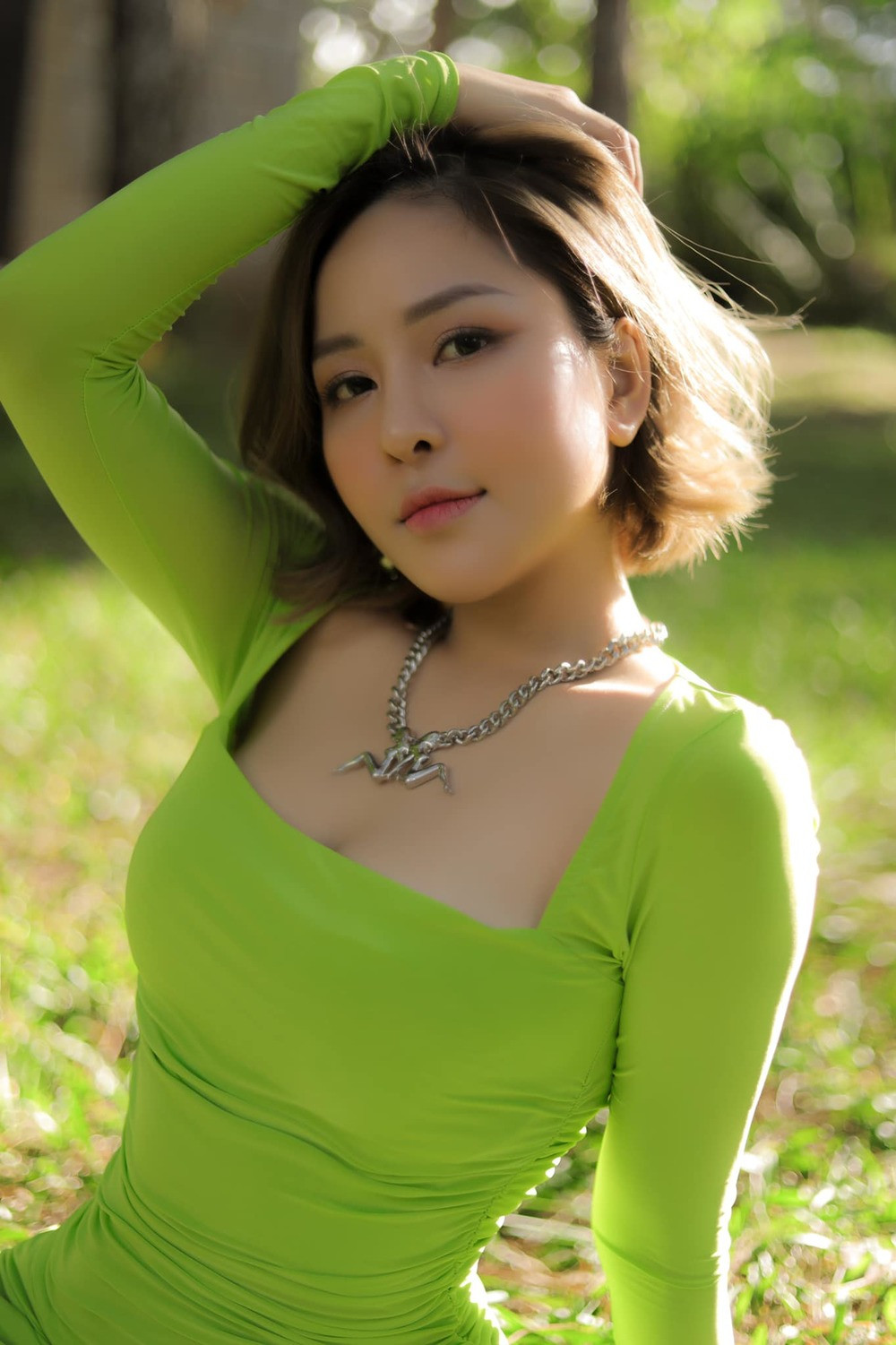 Phong cách ăn mặc của Trâm Anh vẫn không hề thay đổi, cô nàng theo đuổi thời trang gợi cảm mọi lúc mọi nơi.