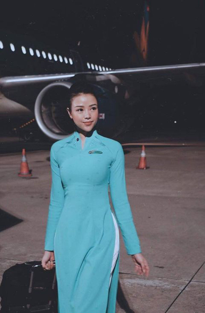 Style ăn mặc thanh lịch vẫn được nữ tiếp viên trưởng trẻ ưu ái hơn cả.