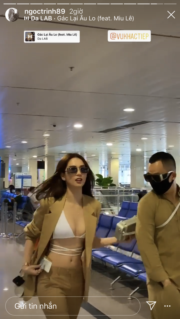 Sải bước ở sân bay, Ngọc Trinh diện mốt nội y kết hợp vest thanh lịch.