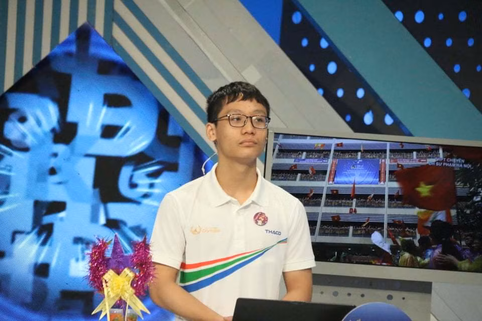 Lưu Đào Dũng Trí (Trường THPT Chuyên Đại học Sư phạm, Hà Nội) là học sinh chuyên Toán nhưng rất thích môn Lịch sử.