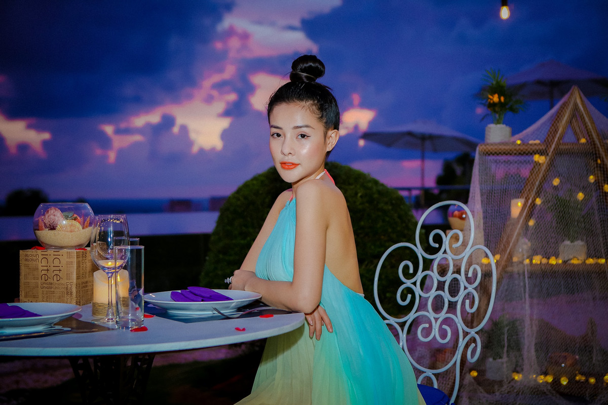 Về chiếc nhẫn kim cương giả, nam nhạc sĩ từng chia sẻ, tình yêu của mình dành cho Ngân 98 đáng giá hơn kim cương nhiều.