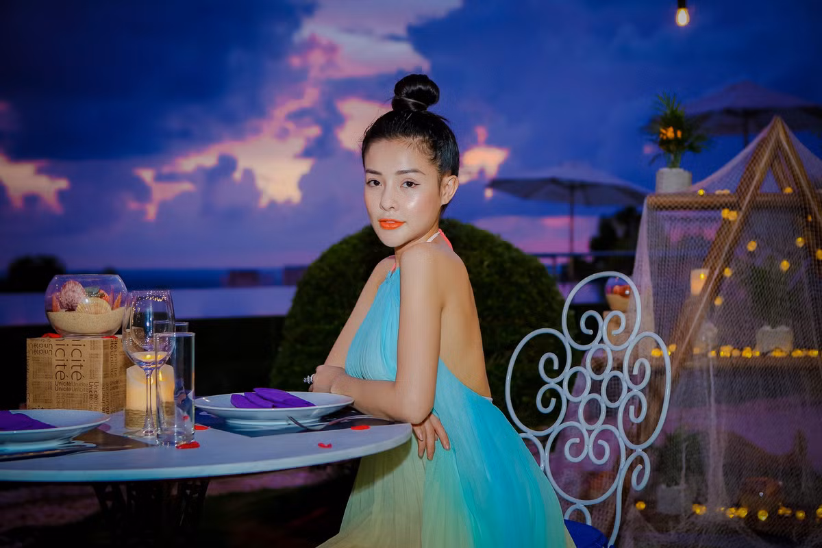 Về chiếc nhẫn kim cương giả, nam nhạc sĩ từng chia sẻ, tình yêu của mình dành cho Ngân 98 đáng giá hơn kim cương nhiều.