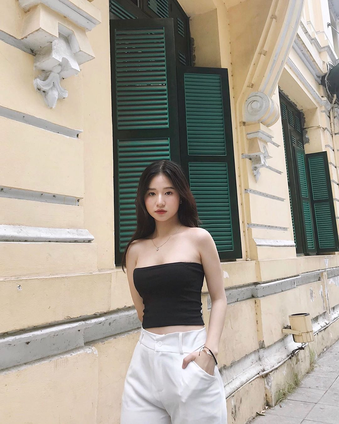 Ngoài thời gian dành cho việc học ở trường, Mai Linh cũng thử sức với công việc mẫu ảnh tự do.