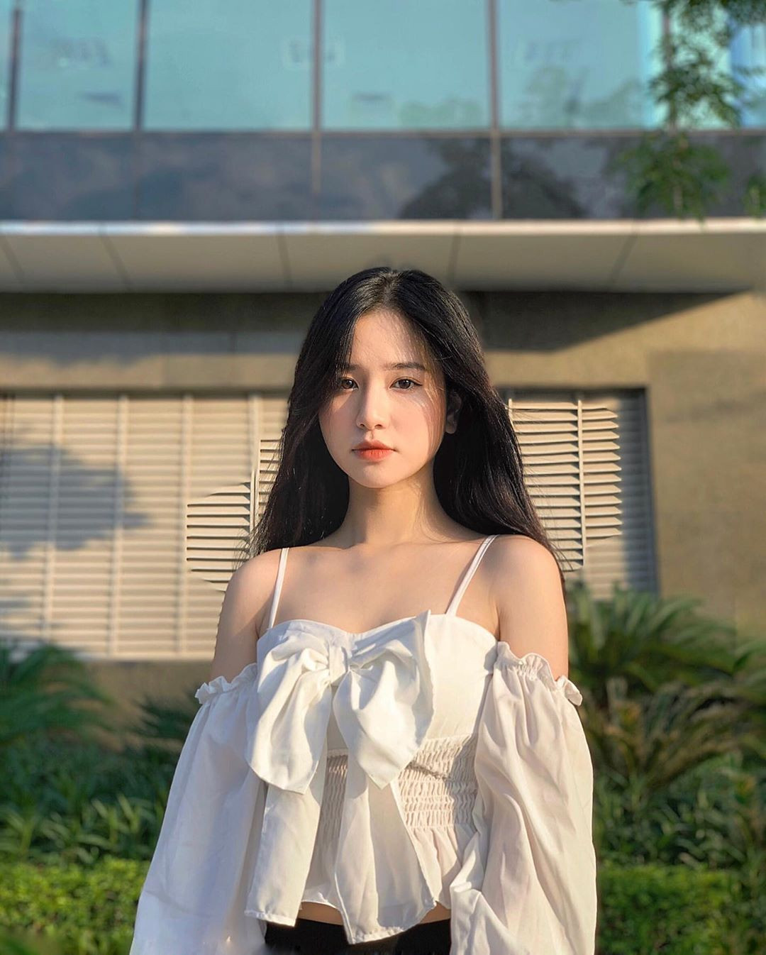 Mai Linh là nữ sinh khá nổi bật trong trường, đặc biệt nhờ nhan sắc trong trẻo, nụ cười tỏa nắng nên cô nàng đã "đốn tim" bao chàng trai.