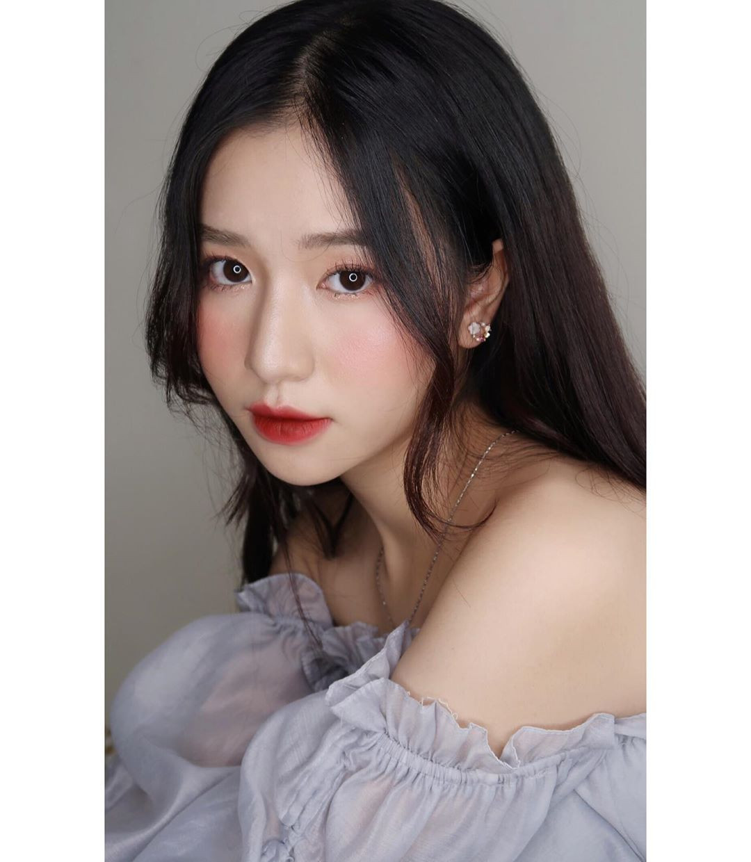 Trọng Hùng và bạn gái Mai Linh được đánh giá cặp đôi trai tài gái sắc xứng đôi vừa lứa.