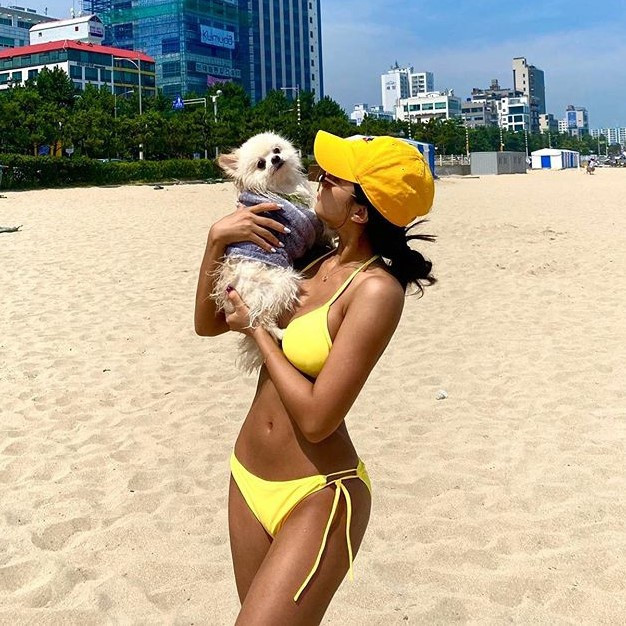 Tại trang cá nhân, hot girl Hàn chủ yếu đăng hình ảnh tại phòng tập, làm mẫu, du lịch hay chơi cùng bạn bè.