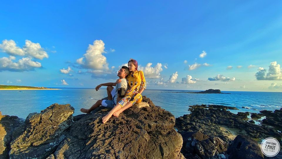 Dưới mỗi bài đăng của "hot girl thị phi" Ngân 98 nhận không ít những lời chê bai từ nhẹ nhàng cho tới nặng nề.