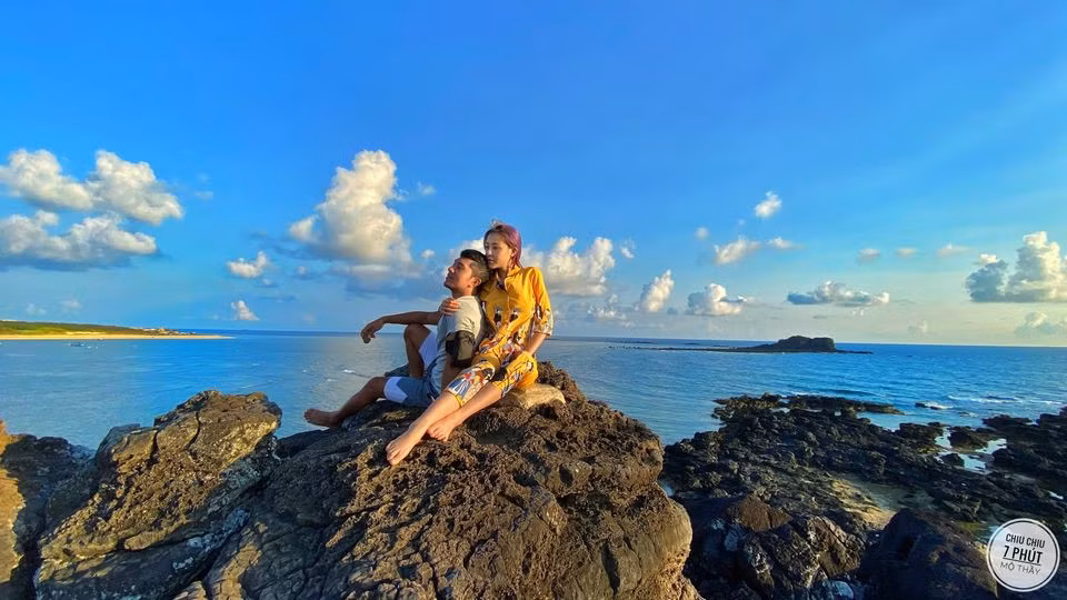 Dưới mỗi bài đăng của "hot girl thị phi" Ngân 98 nhận không ít những lời chê bai từ nhẹ nhàng cho tới nặng nề.